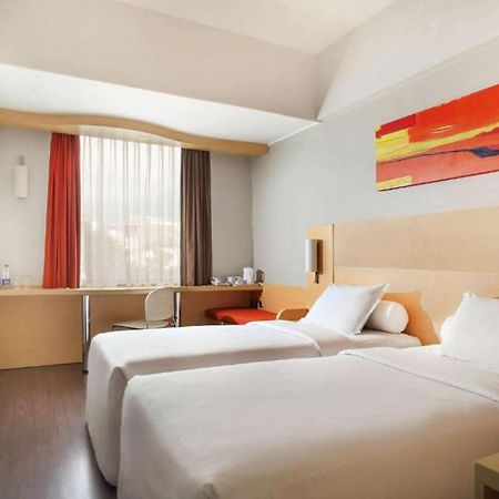 Hotel Horison Arcadia Wahid Hasyim à Jakarta Extérieur photo